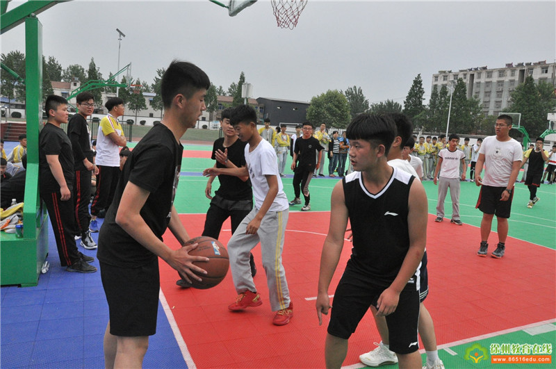 大许中学高一年级举行学生春季篮球赛