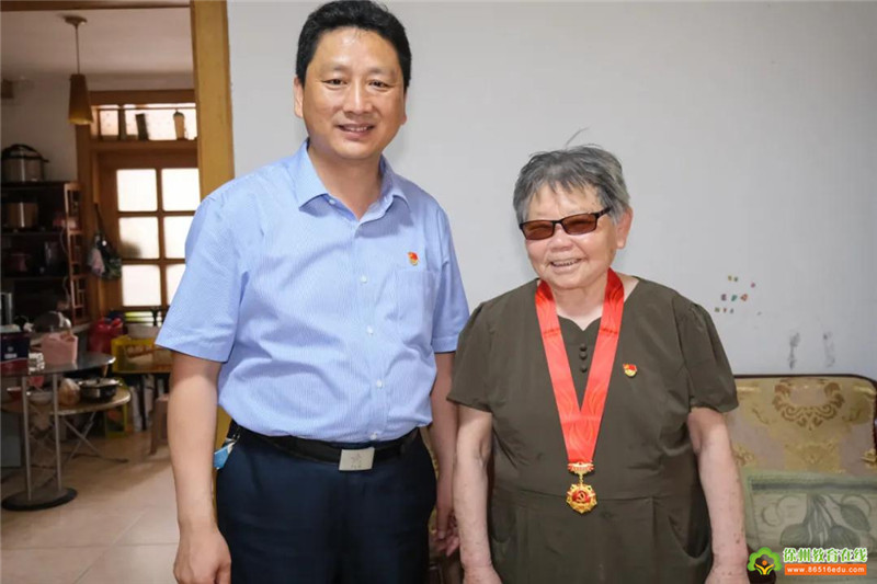 魏凤云 在党55年